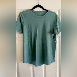 Lululemon tshirt